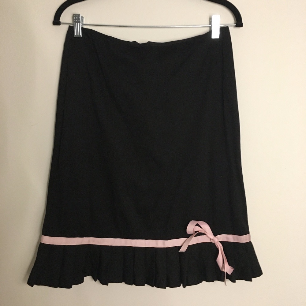 Women's mid length skirt.